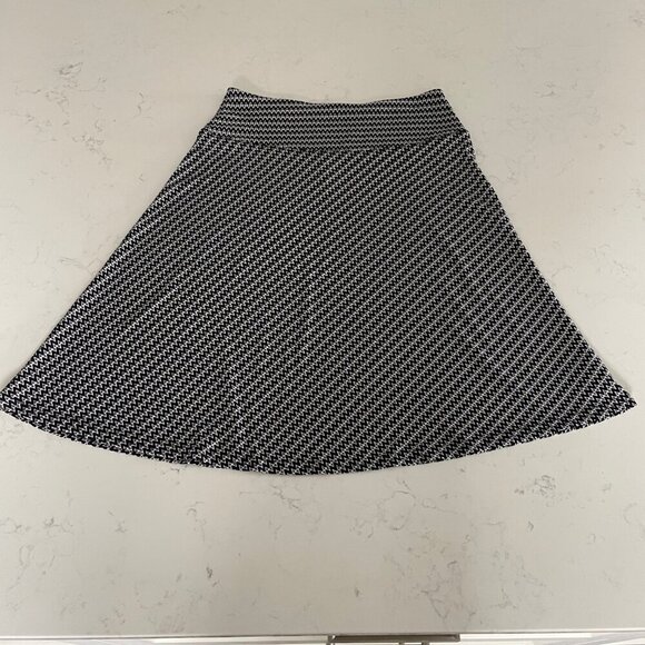 Gilmour Casual Pull On Fit & Flare Poly Blend Zig Zag Print Skirt Navy Tan Sz S - Picture 2 of 8